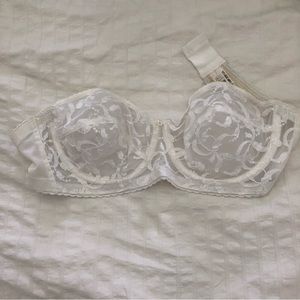 Vintage Voguebra white lace strapless bra size 34C